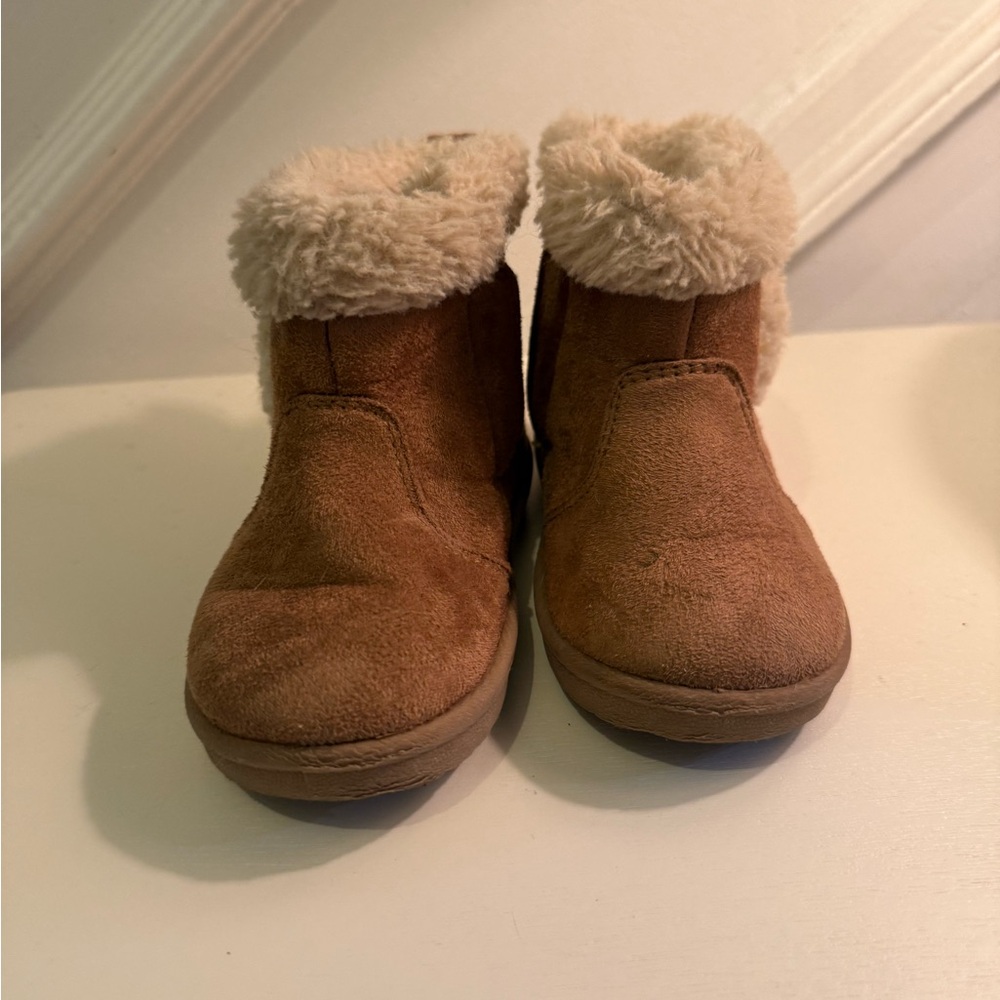 Cozy Tan Suede Boots with Faux Fur
